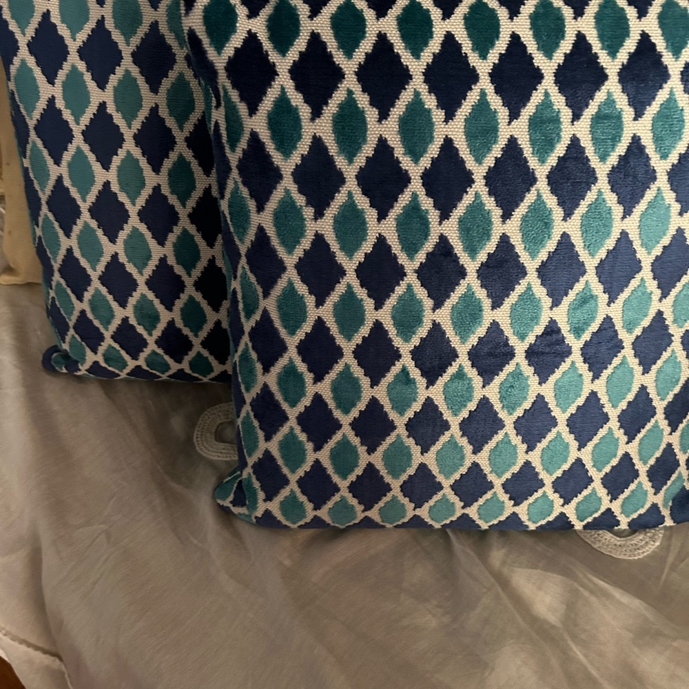 Set/2 textured filled pillows 18x18